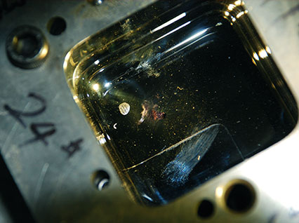 <a href='http://m.town21cn.com/product/3.htm' class='text_a'>模具激光焊機</a>修復(fù)鏡面模具效果